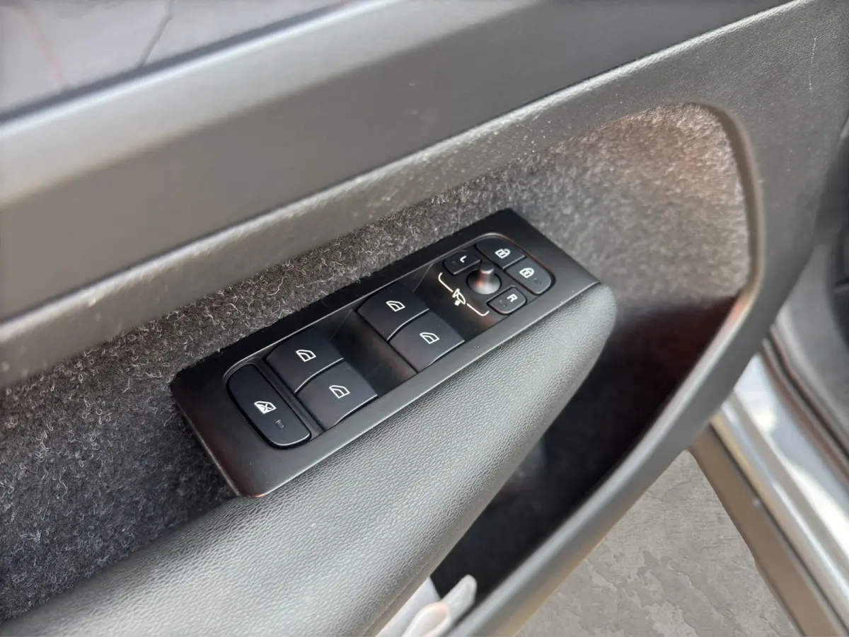 T2 Momentum Core | Trekhaak | Stuur+Stoelverwarming | Cruise control adaptief | Apple Carplay/Android Auto |