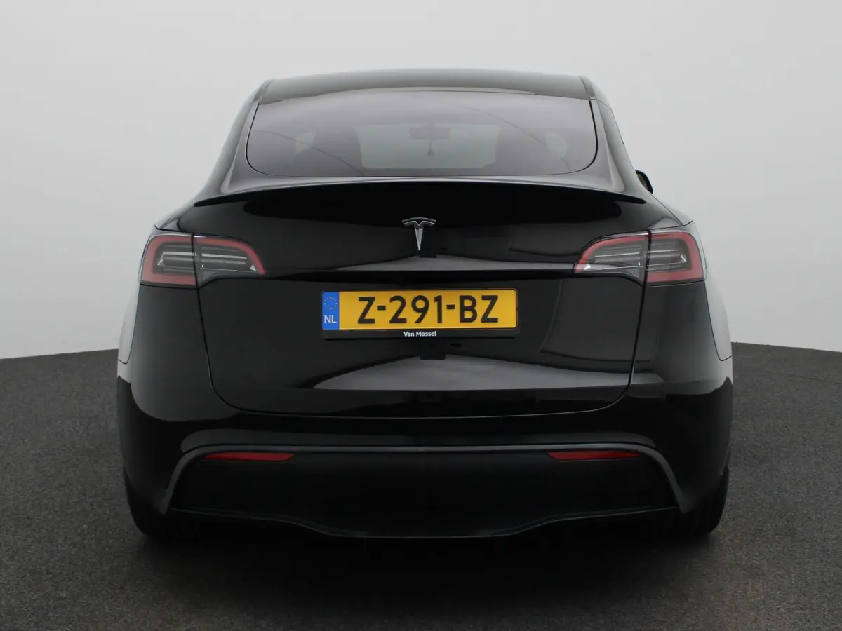 Performance AWD 75 kWh | WORDT VERWACHT | PANORAMADAK | ACHTERUITRIJCAMERA | STOELVERWARMING | STUURWIELVERWARMING | PARKEERSENSOREN | ELEKTRISCHE STOELEN | NAVIGATIE | LED VERLICHTING |
