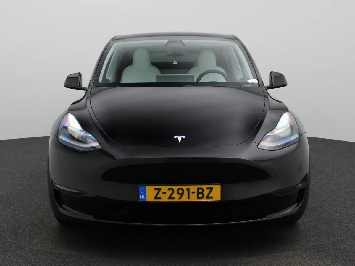 Performance AWD 75 kWh | WORDT VERWACHT | PANORAMADAK | ACHTERUITRIJCAMERA | STOELVERWARMING | STUURWIELVERWARMING | PARKEERSENSOREN | ELEKTRISCHE STOELEN | NAVIGATIE | LED VERLICHTING |