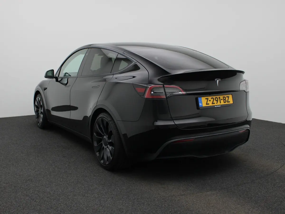 Performance AWD 75 kWh | WORDT VERWACHT | PANORAMADAK | ACHTERUITRIJCAMERA | STOELVERWARMING | STUURWIELVERWARMING | PARKEERSENSOREN | ELEKTRISCHE STOELEN | NAVIGATIE | LED VERLICHTING |