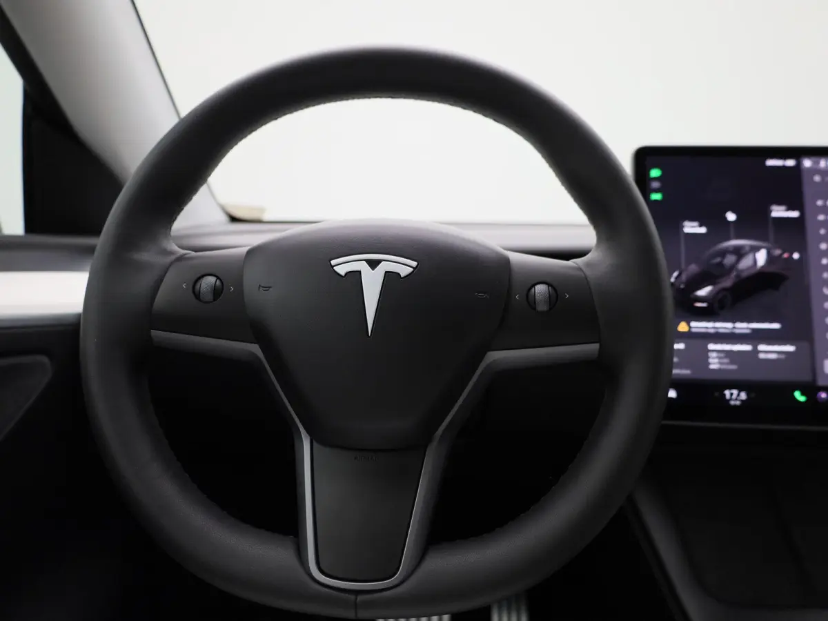 Performance AWD 75 kWh | WORDT VERWACHT | PANORAMADAK | ACHTERUITRIJCAMERA | STOELVERWARMING | STUURWIELVERWARMING | PARKEERSENSOREN | ELEKTRISCHE STOELEN | NAVIGATIE | LED VERLICHTING |