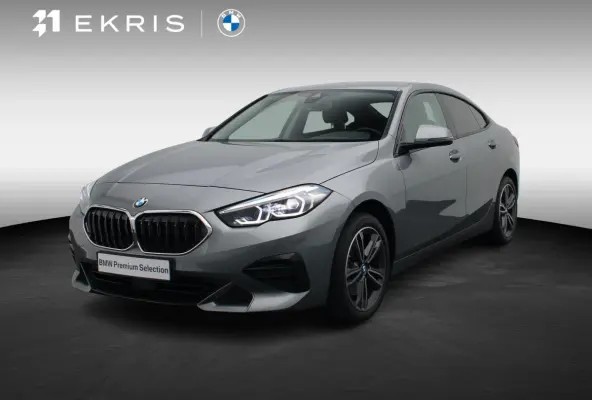 218i | Comfort Pack | Achteruitrijcamera | Elektrisch verwarmde voorstoelen | Parking Assistant | Stuurwielrand verwarmd | 17''