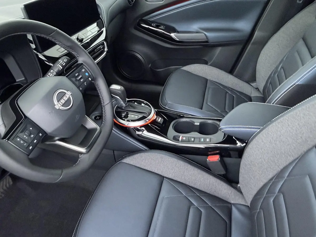 1.6 Hybrid Pulse | €3.000 voorraadvoordeel | MY26 | Midnight Blue Lederen bekleding | Stoel & stuurwielverwarming | Adaptieve cruise control (ProPilot Assist)