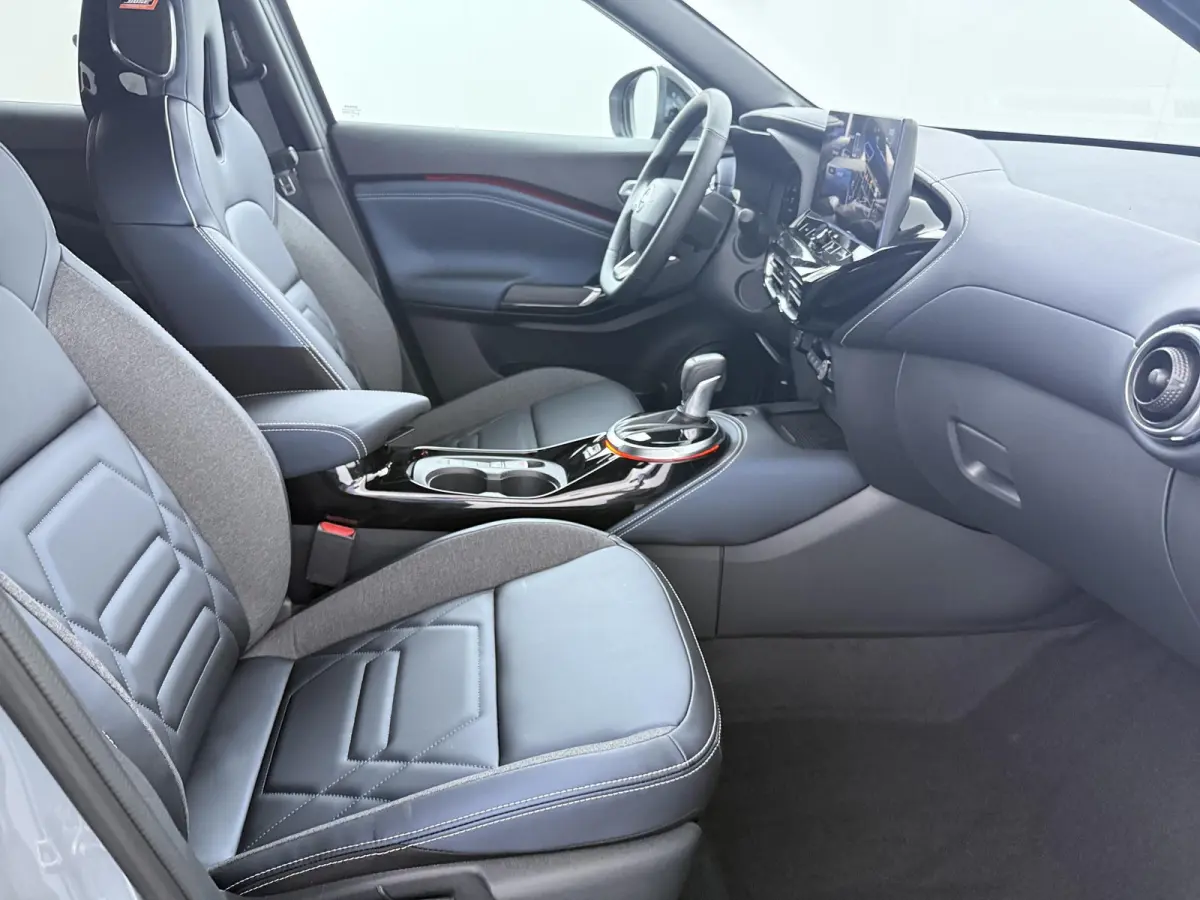 1.6 Hybrid Pulse | €3.000 voorraadvoordeel | MY26 | Midnight Blue Lederen bekleding | Stoel & stuurwielverwarming | Adaptieve cruise control (ProPilot Assist)