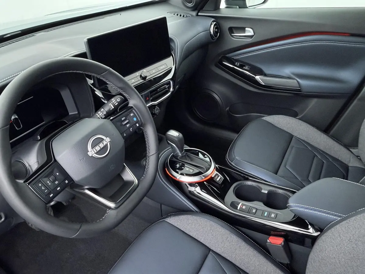 1.6 Hybrid Pulse | €3.000 voorraadvoordeel | MY26 | Midnight Blue Lederen bekleding | Stoel & stuurwielverwarming | Adaptieve cruise control (ProPilot Assist)