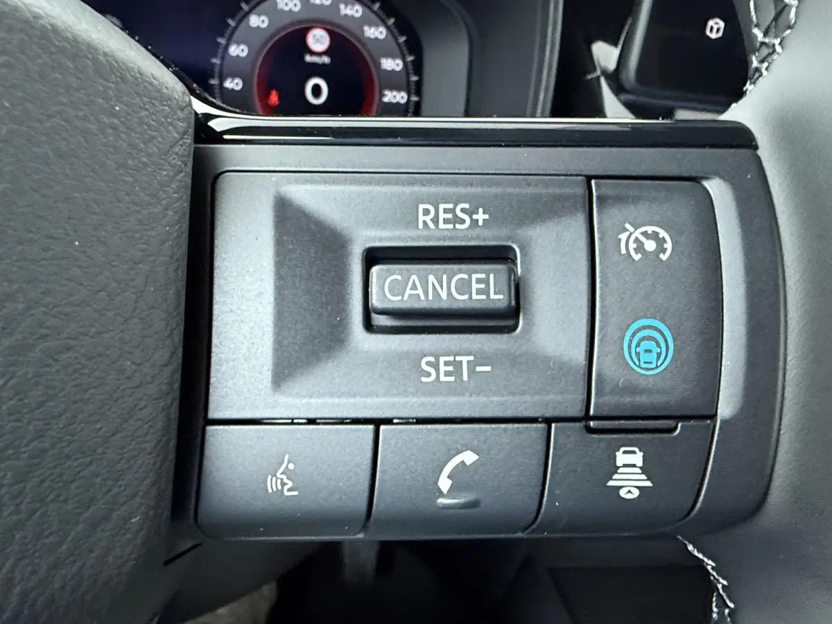 1.6 Hybrid Pulse | €3.000 voorraadvoordeel | MY26 | Midnight Blue Lederen bekleding | Stoel & stuurwielverwarming | Adaptieve cruise control (ProPilot Assist)