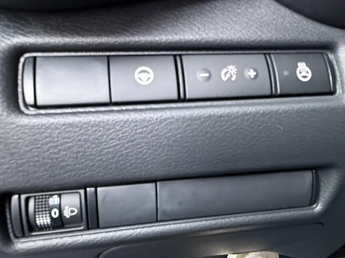 1.6 Hybrid Pulse | €3.000 voorraadvoordeel | MY26 | Midnight Blue Lederen bekleding | Stoel & stuurwielverwarming | Adaptieve cruise control (ProPilot Assist)