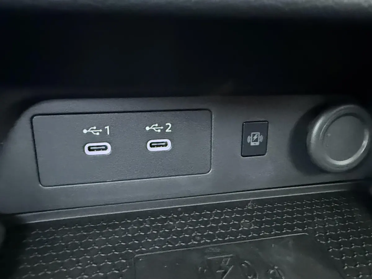 1.6 Hybrid Pulse | €3.000 voorraadvoordeel | MY26 | Midnight Blue Lederen bekleding | Stoel & stuurwielverwarming | Adaptieve cruise control (ProPilot Assist)