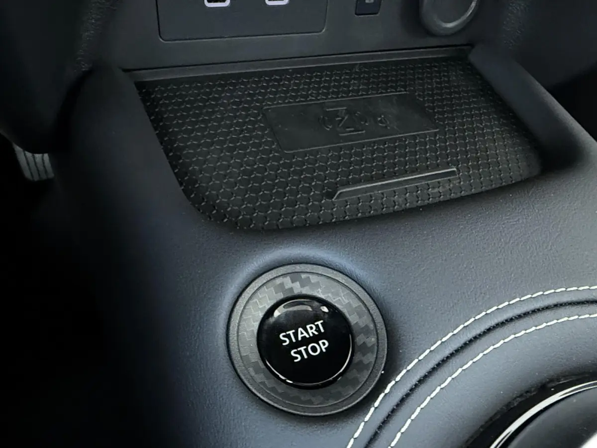 1.6 Hybrid Pulse | €3.000 voorraadvoordeel | MY26 | Midnight Blue Lederen bekleding | Stoel & stuurwielverwarming | Adaptieve cruise control (ProPilot Assist)