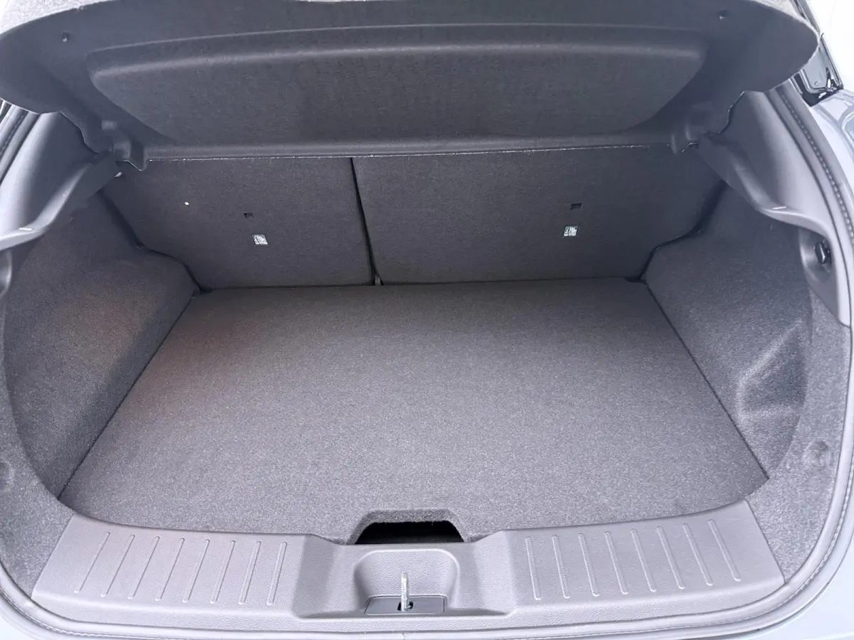 1.6 Hybrid Pulse | €3.000 voorraadvoordeel | MY26 | Midnight Blue Lederen bekleding | Stoel & stuurwielverwarming | Adaptieve cruise control (ProPilot Assist)