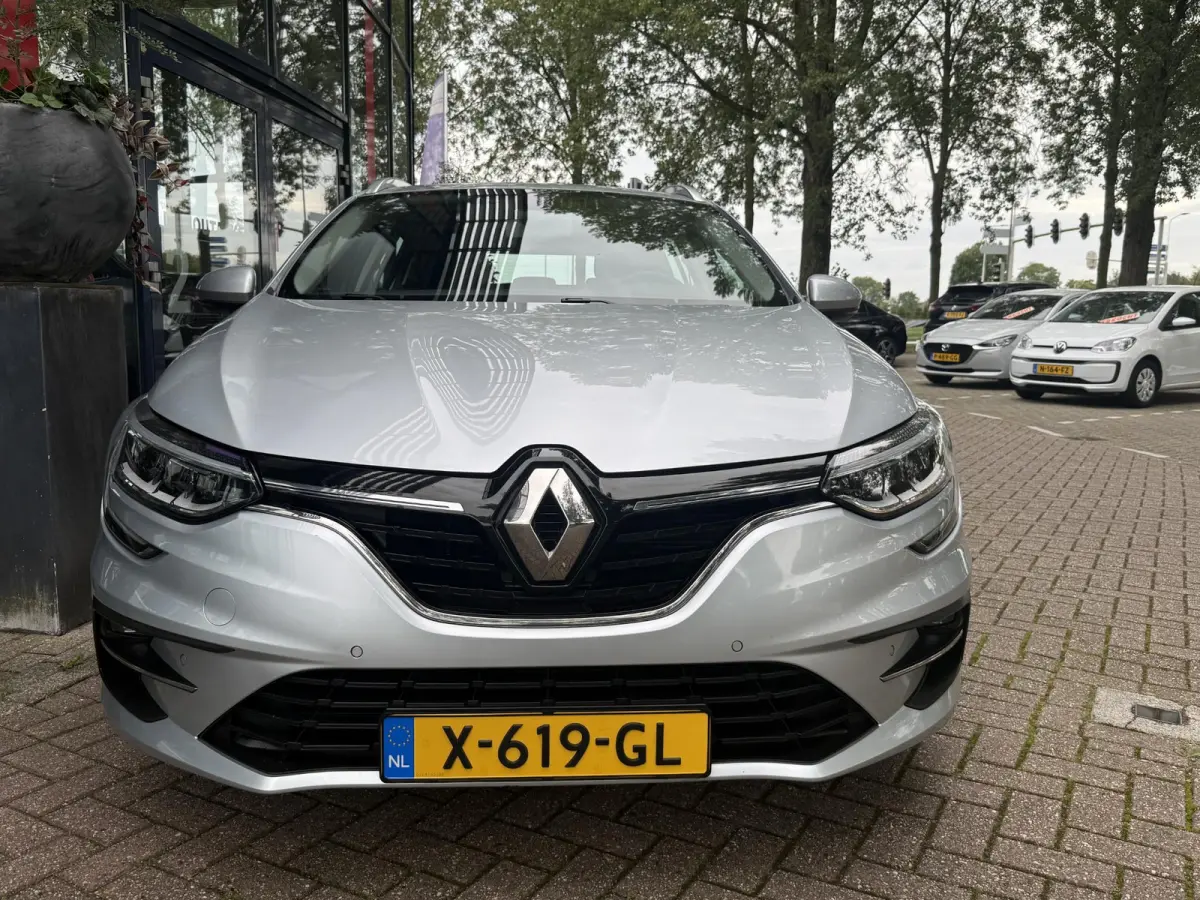 1.3 TCe 140 | Navigatie | ECC | PDC voor + achter | LM Velgen | Apple CarPlay/Android Auto |