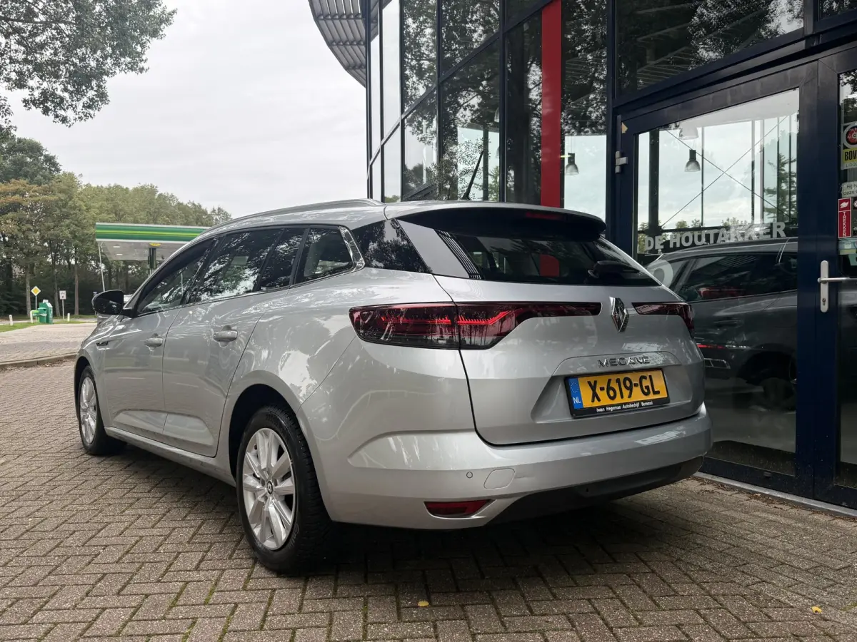 1.3 TCe 140 | Navigatie | ECC | PDC voor + achter | LM Velgen | Apple CarPlay/Android Auto |