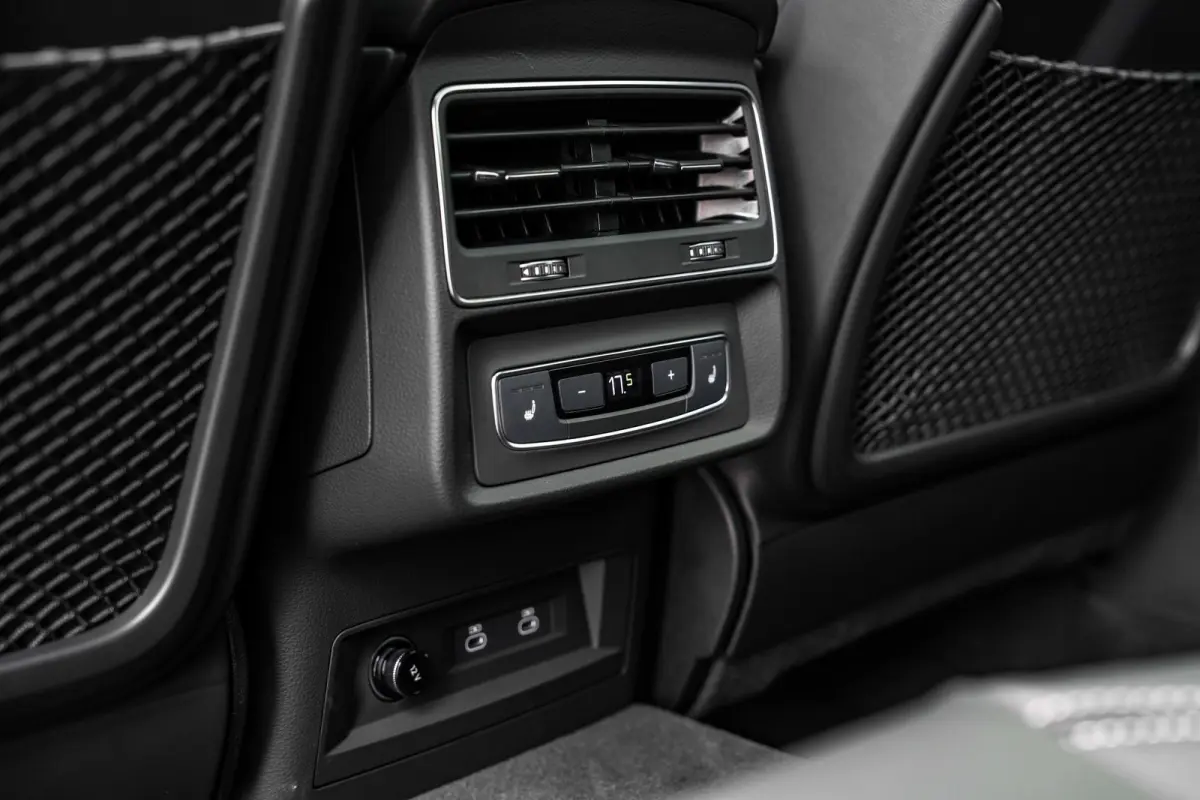55 TFSI e quattro Pro Line | Panoramadak | Trekhaak | HUD | Bang & Olufsen | Nachtzichtassistent | | Achteruitrijcamera | Audio installatie premium | Dodehoek detectie