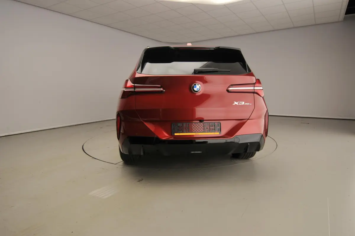 30e xDrive | M-Sportpakket | LED | HUD | Active cruise | Trekhaak | Elektr. zetels | DAB | Harman-kardon sound | Alu 19 inch