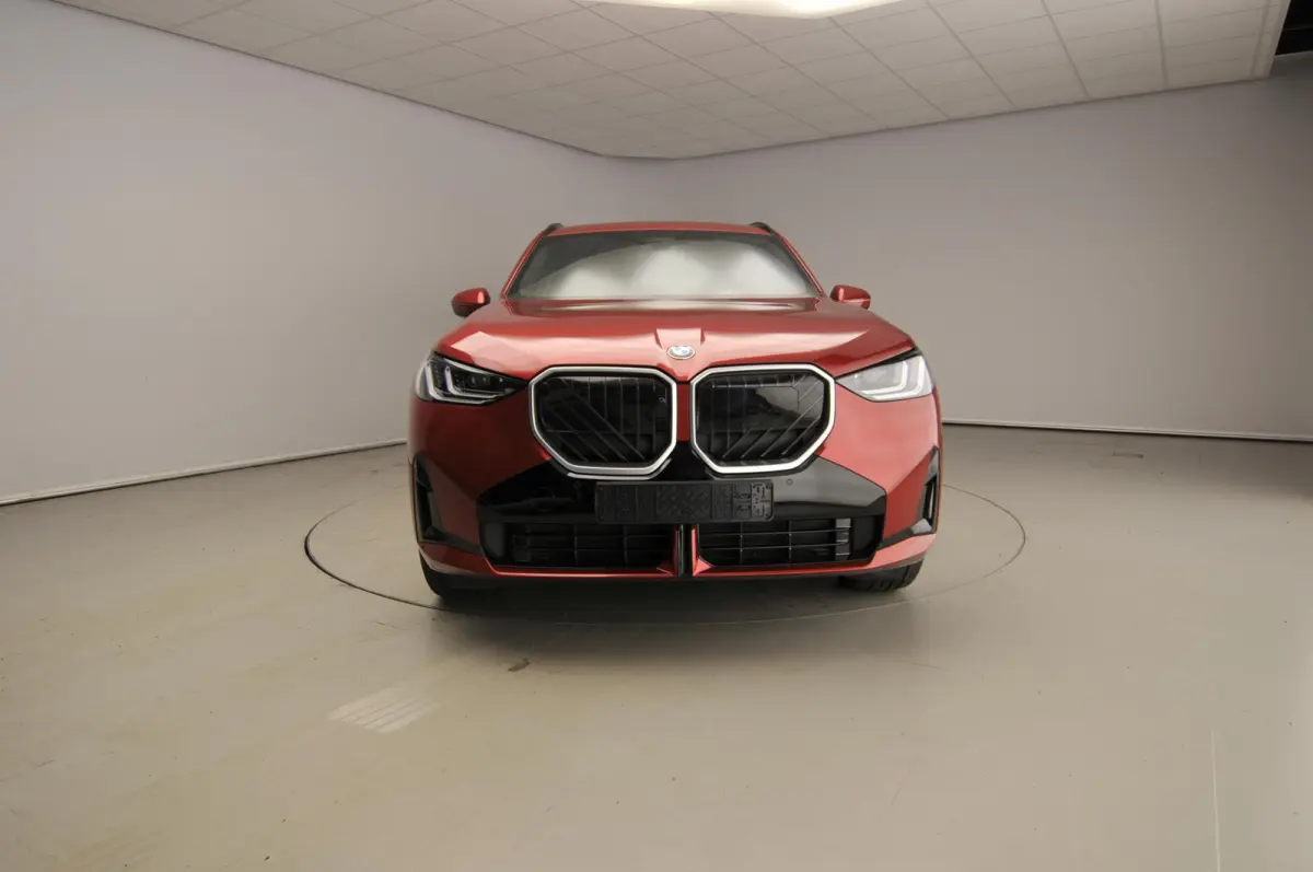 30e xDrive | M-Sportpakket | LED | HUD | Active cruise | Trekhaak | Elektr. zetels | DAB | Harman-kardon sound | Alu 19 inch