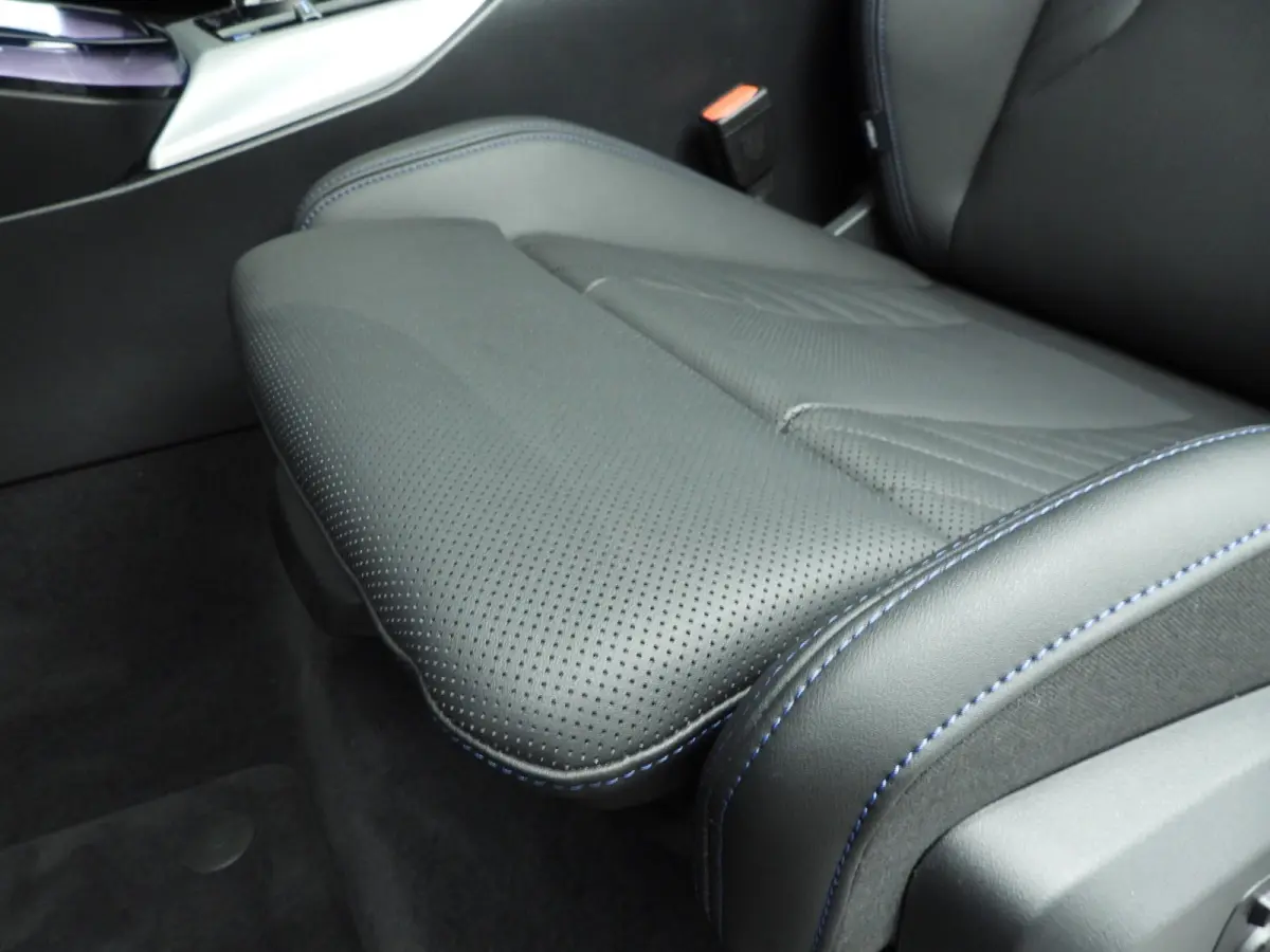 30e xDrive | M-Sportpakket | LED | HUD | Active cruise | Trekhaak | Elektr. zetels | SOH 100% | DAB | Harman-kardon sound | Alu 19 inch
