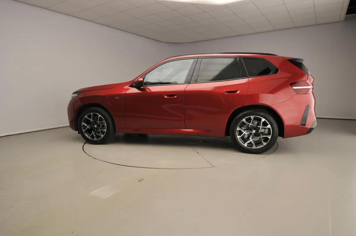 30e xDrive | M-Sportpakket | LED | HUD | Active cruise | Trekhaak | Elektr. zetels | DAB | Harman-kardon sound | Alu 19 inch
