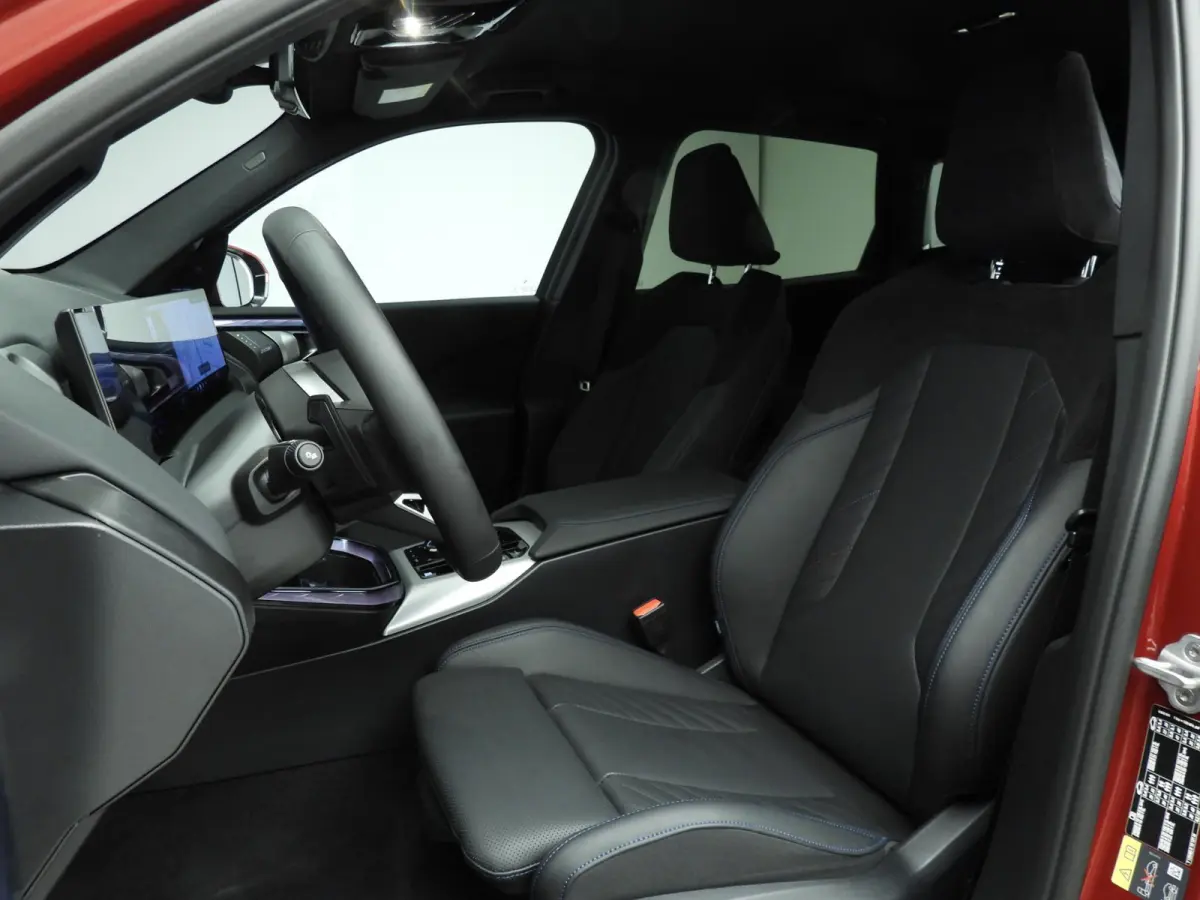 30e xDrive | M-Sportpakket | LED | HUD | Active cruise | Trekhaak | Elektr. zetels | DAB | Harman-kardon sound | Alu 19 inch