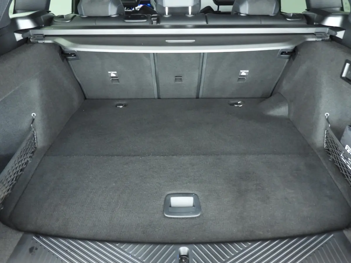 30e xDrive | M-Sportpakket | LED | HUD | Active cruise | Trekhaak | Elektr. zetels | SOH 100% | DAB | Harman-kardon sound | Alu 19 inch