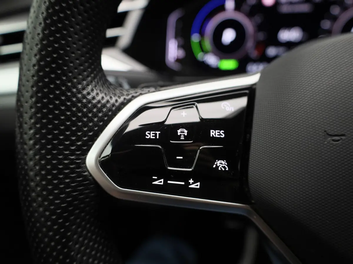 1.4 TSI eHybrid R-Line Business+ | PANORAMADAK | 360 CAMERA | MEMORY | TREKHAAK | ELEKTRISCHE KOFFERKLEP | STOELVERWARMING | KEYLESS | VIRTUAL COCKPIT | ADAPTIVE CRUISE CONTROL | LANE ASSIST
