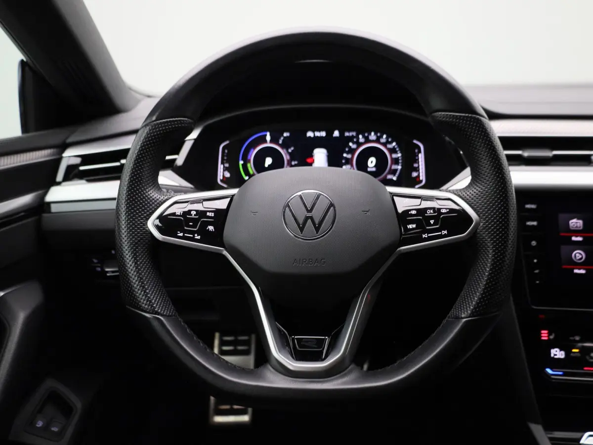 1.4 TSI eHybrid R-Line Business+ | PANORAMADAK | 360 CAMERA | MEMORY | TREKHAAK | ELEKTRISCHE KOFFERKLEP | STOELVERWARMING | KEYLESS | VIRTUAL COCKPIT | ADAPTIVE CRUISE CONTROL | LANE ASSIST