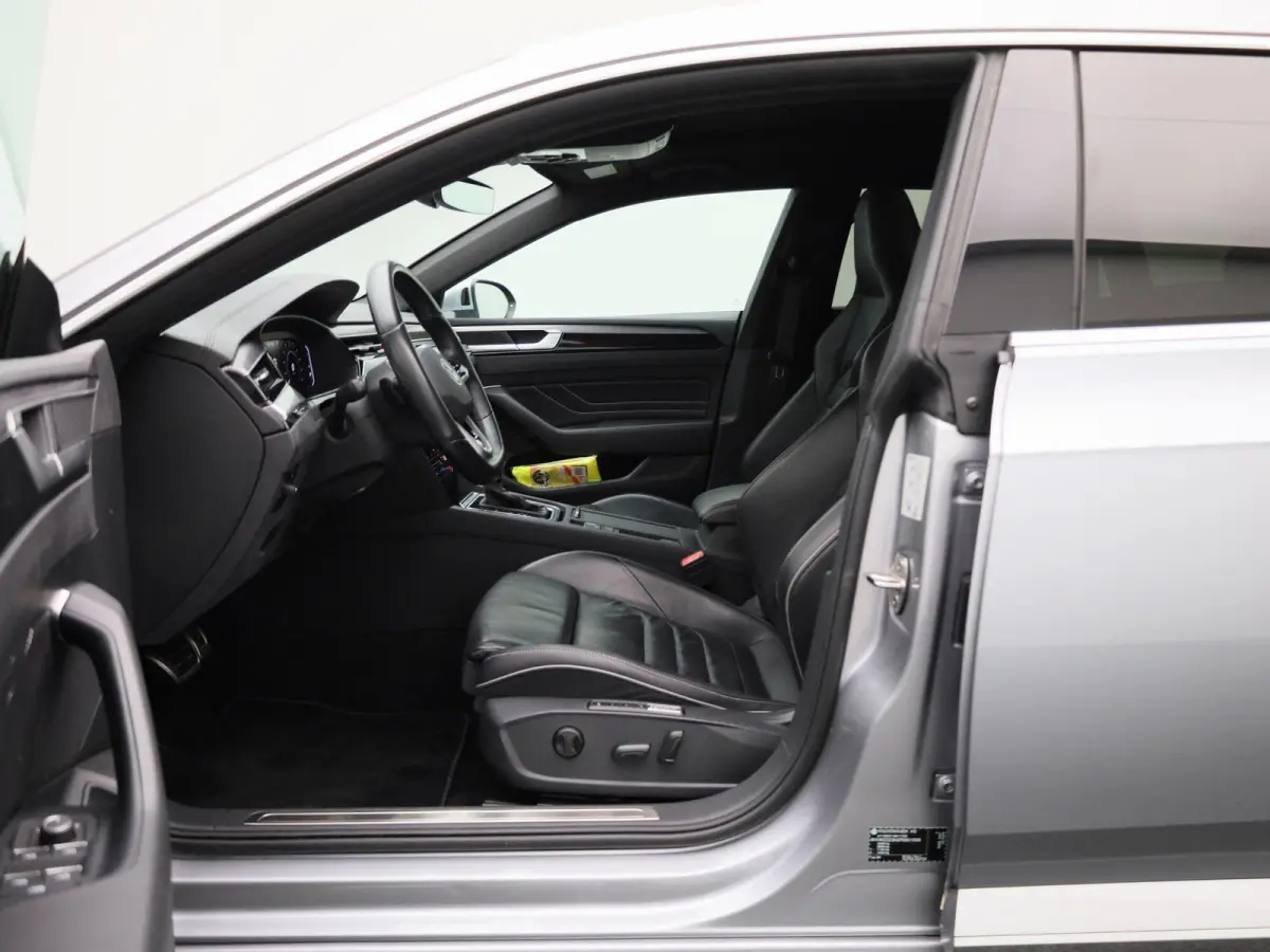 1.4 TSI eHybrid R-Line Business+ | PANORAMADAK | 360 CAMERA | MEMORY | TREKHAAK | ELEKTRISCHE KOFFERKLEP | STOELVERWARMING | KEYLESS | VIRTUAL COCKPIT | ADAPTIVE CRUISE CONTROL | LANE ASSIST