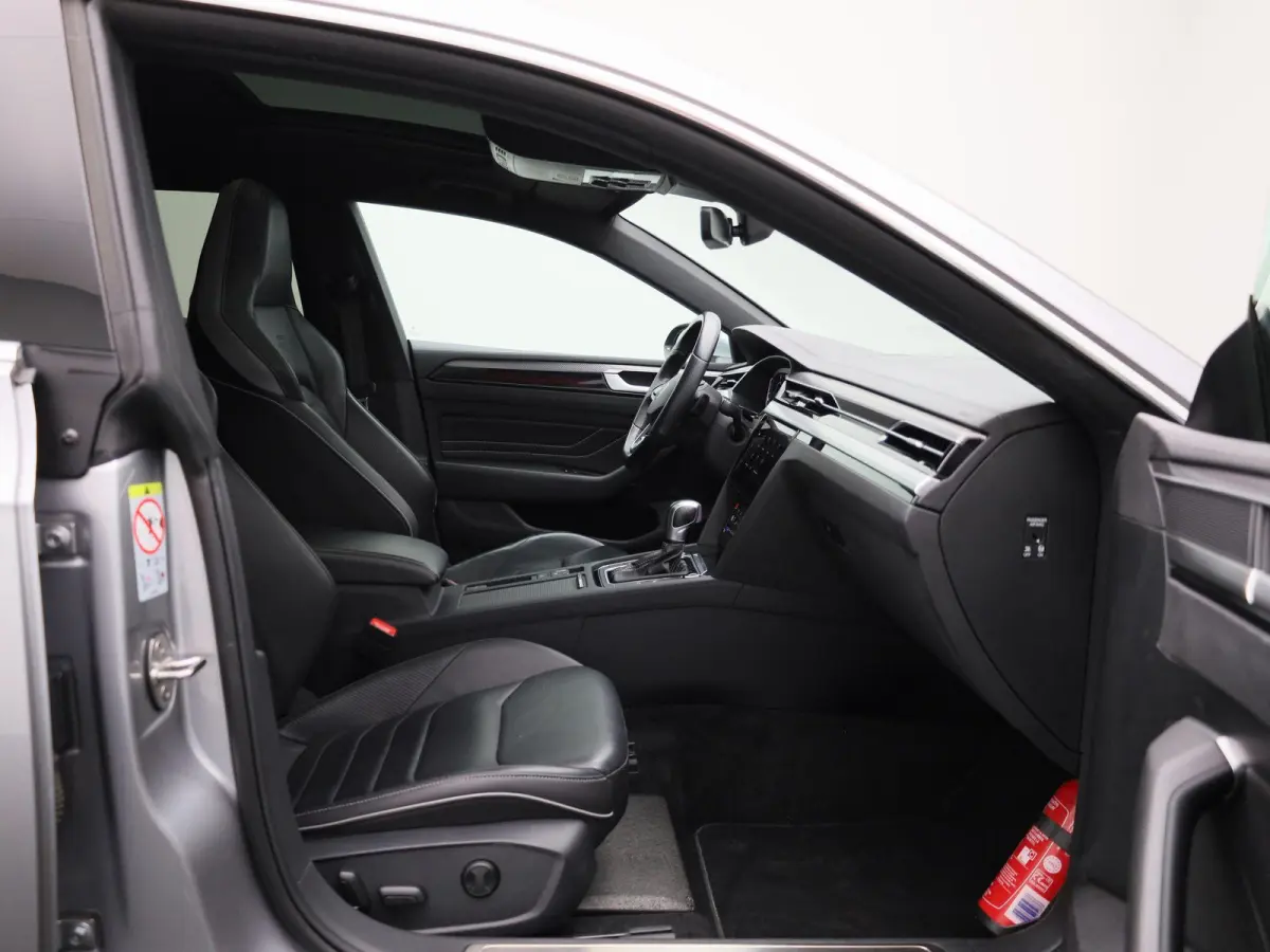 1.4 TSI eHybrid R-Line Business+ | PANORAMADAK | 360 CAMERA | MEMORY | TREKHAAK | ELEKTRISCHE KOFFERKLEP | STOELVERWARMING | KEYLESS | VIRTUAL COCKPIT | ADAPTIVE CRUISE CONTROL | LANE ASSIST