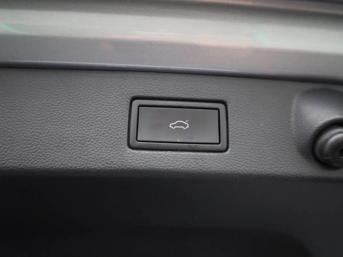 1.4 TSI eHybrid R-Line Business+ | PANORAMADAK | 360 CAMERA | MEMORY | TREKHAAK | ELEKTRISCHE KOFFERKLEP | STOELVERWARMING | KEYLESS | VIRTUAL COCKPIT | ADAPTIVE CRUISE CONTROL | LANE ASSIST