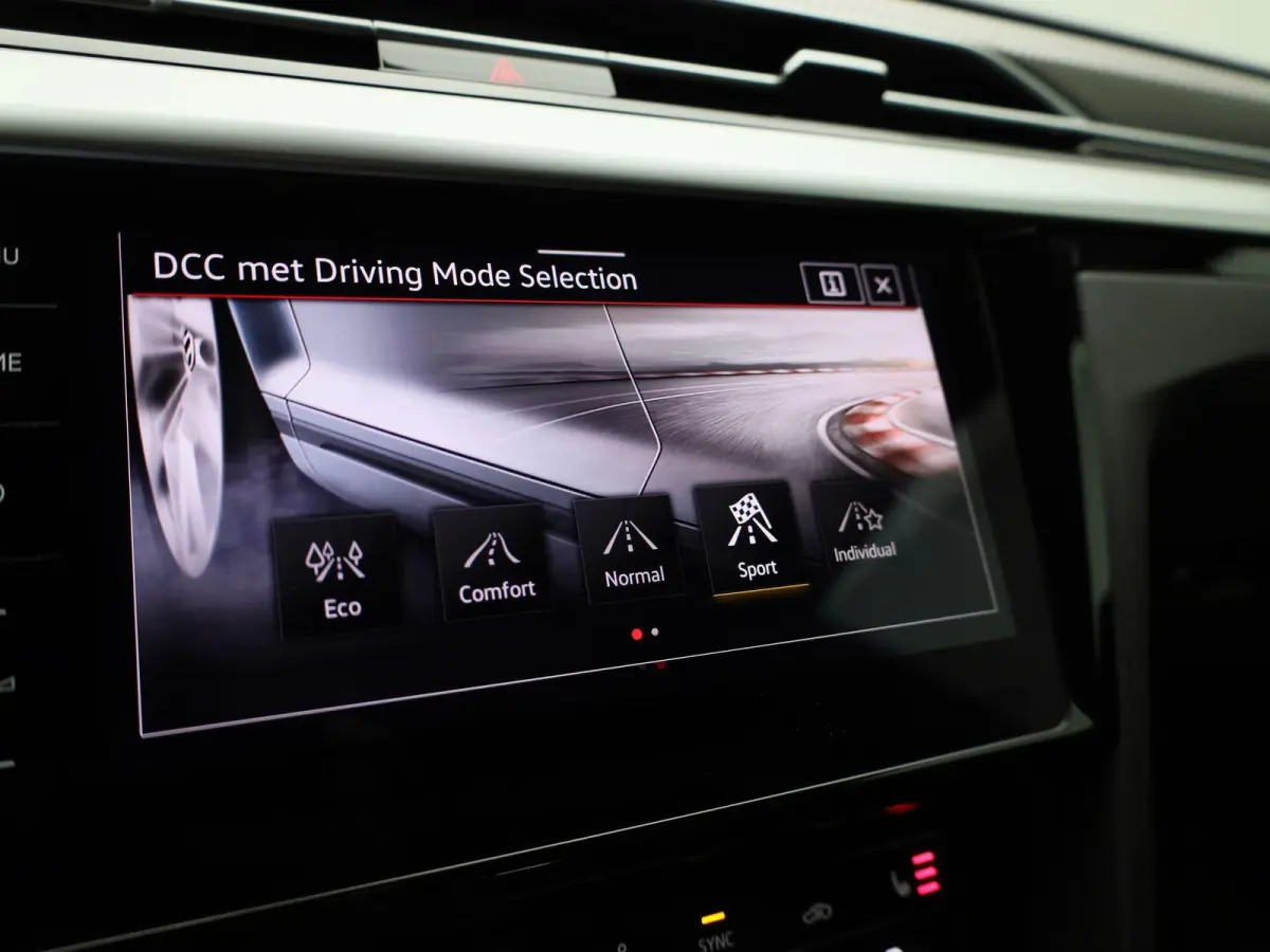 1.4 TSI eHybrid R-Line Business+ | PANORAMADAK | 360 CAMERA | MEMORY | TREKHAAK | ELEKTRISCHE KOFFERKLEP | STOELVERWARMING | KEYLESS | VIRTUAL COCKPIT | ADAPTIVE CRUISE CONTROL | LANE ASSIST