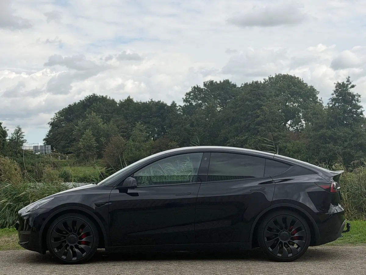 Performance AWD 75 kWh - Solid Black - Panorama/Trekhaak