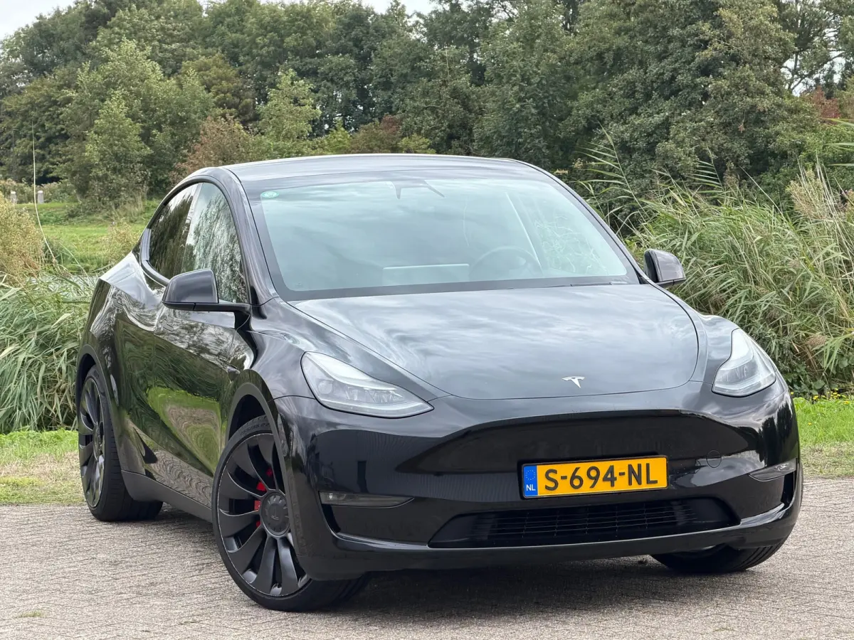 Performance AWD 75 kWh - Solid Black - Panorama/Trekhaak