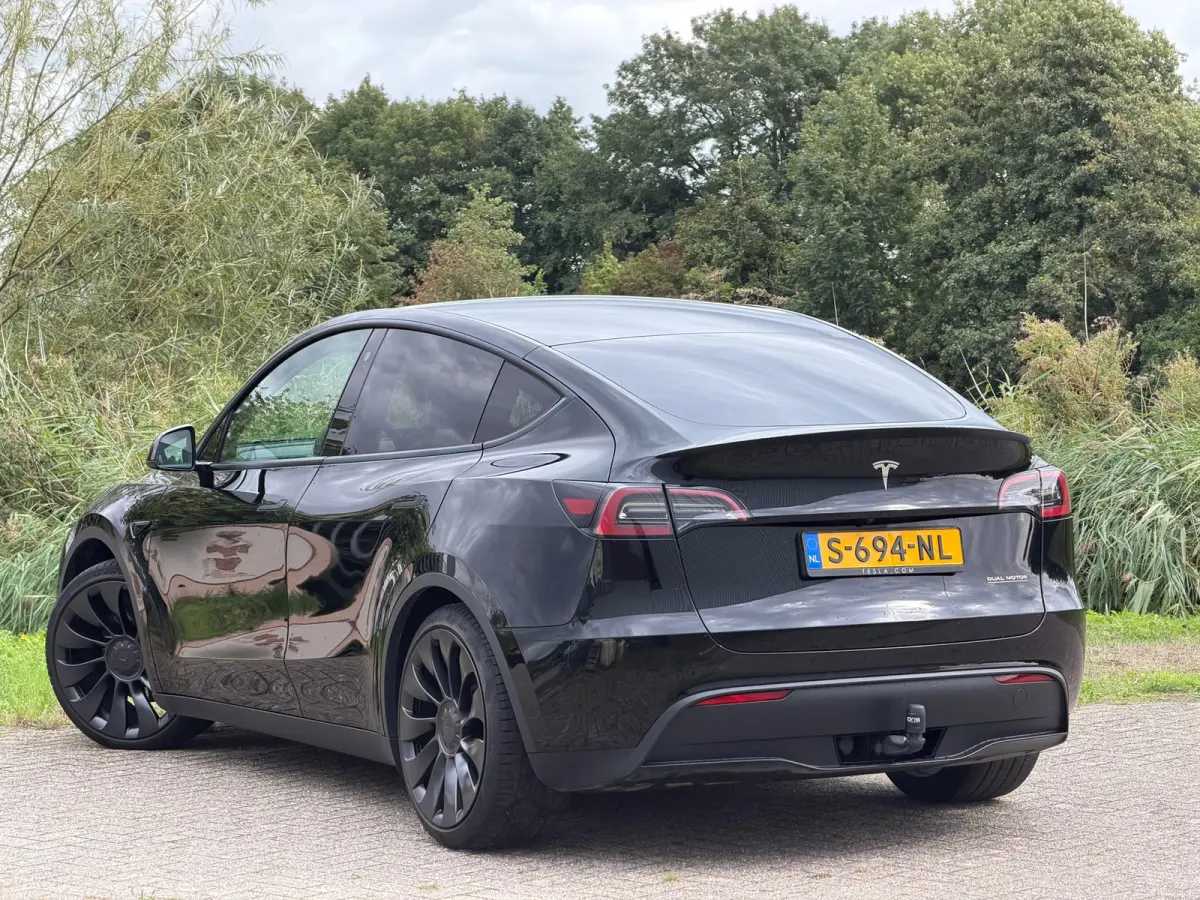Performance AWD 75 kWh - Solid Black - Panorama/Trekhaak