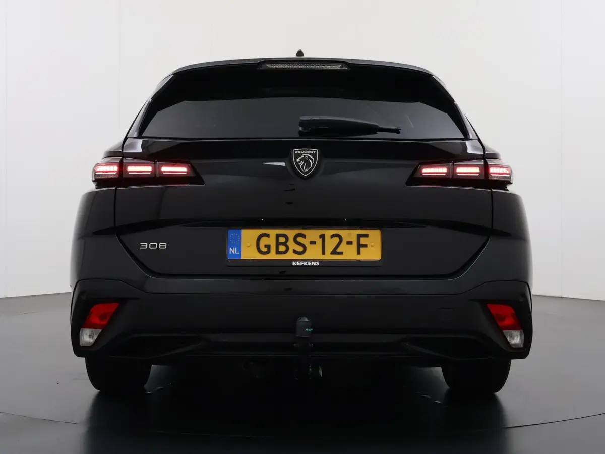 Active Pack Business 130pk Automaat | Navigatie via draadloze Apple Carplay / Android Auto | Climate Control | Adaptieve Cruise Control | Led koplampen | Parkeersensoren | Keyless start | Bl