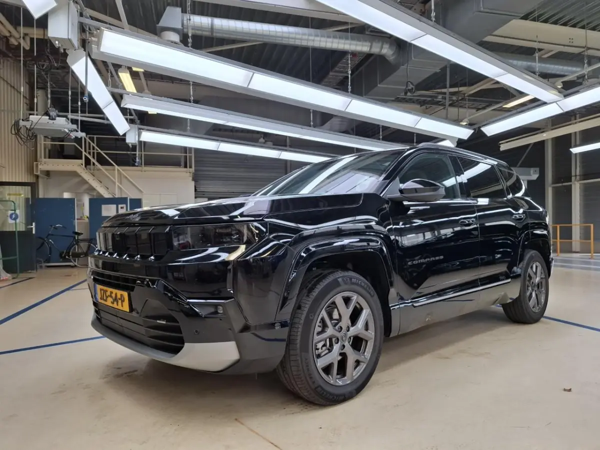 1.2 e-Hybrid Summit | Tot 8 Jaar Garantie | Panoramadak | Elektrische Stoelverstelling | Elektrische Achterklep | Keyless | Camera | Stoel & Stuurverwarming | Focal Sound |