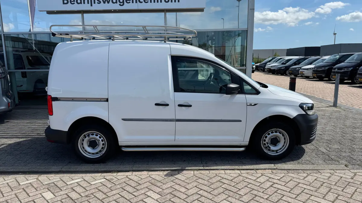 2.0 TDI (EUR6) 102PK UNIEK 18.780 KM | RVS imperiaal en sidebars | Airco | PDC | Trekhaak