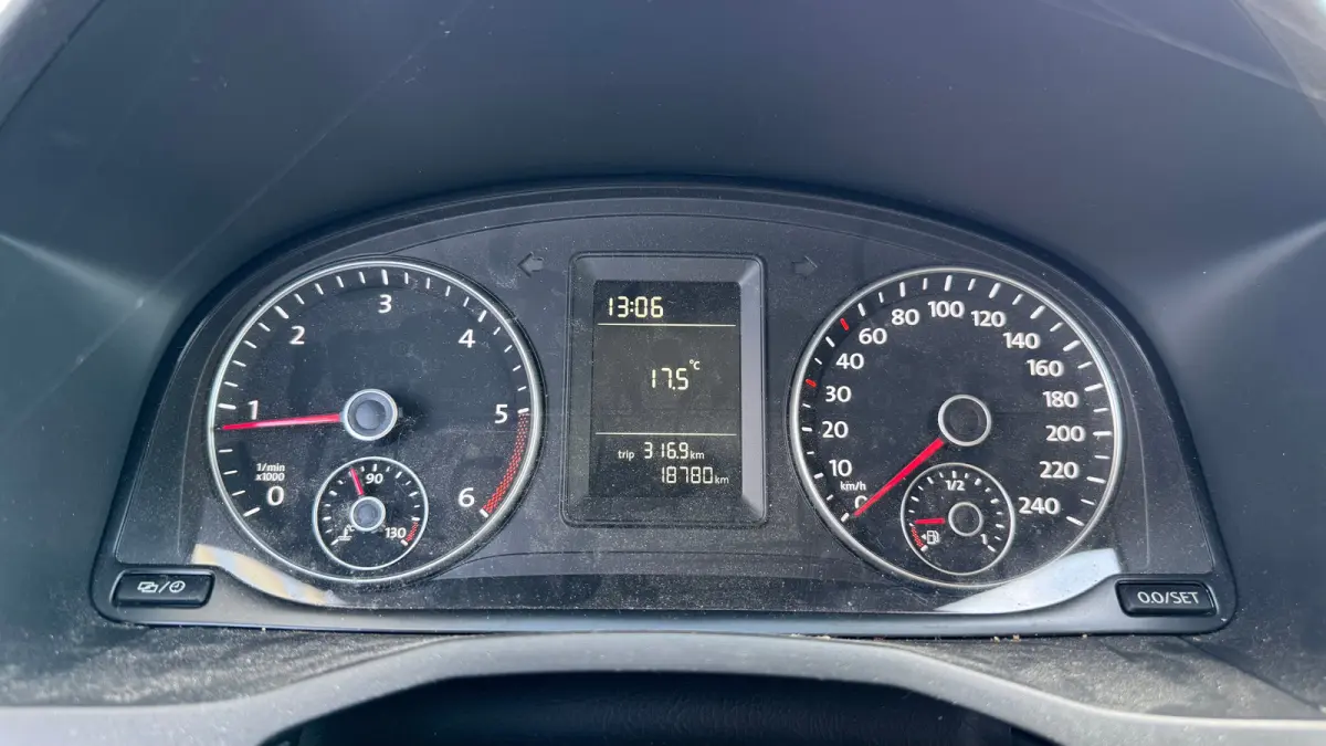 2.0 TDI (EUR6) 102PK UNIEK 18.780 KM | RVS imperiaal en sidebars | Airco | PDC | Trekhaak