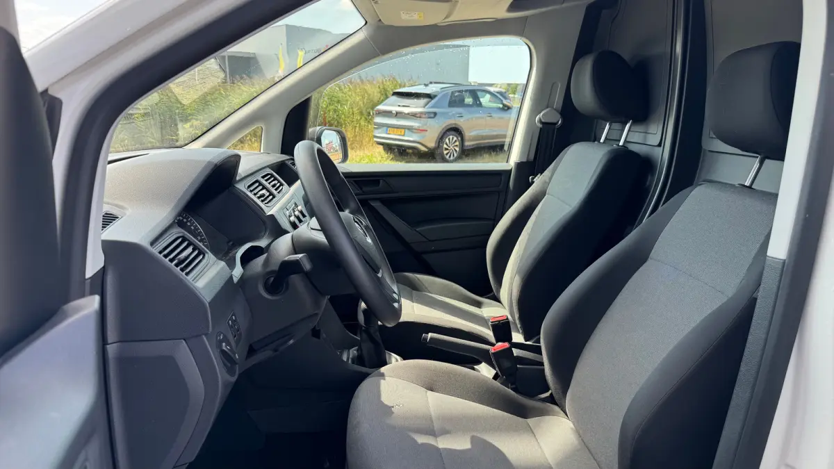 2.0 TDI (EUR6) 102PK UNIEK 18.780 KM | RVS imperiaal en sidebars | Airco | PDC | Trekhaak