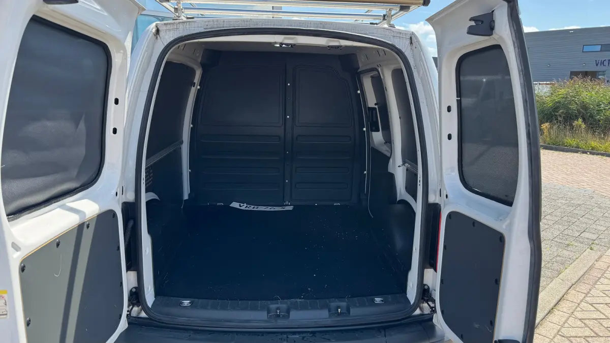 2.0 TDI (EUR6) 102PK UNIEK 18.780 KM | RVS imperiaal en sidebars | Airco | PDC | Trekhaak