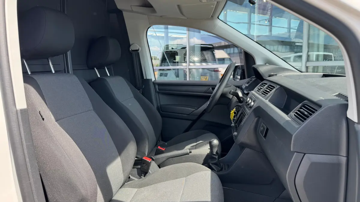 2.0 TDI (EUR6) 102PK UNIEK 18.780 KM | RVS imperiaal en sidebars | Airco | PDC | Trekhaak