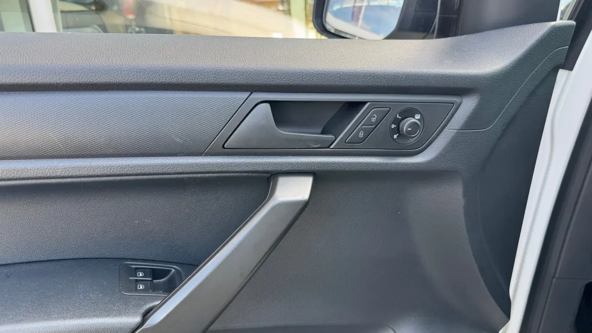 2.0 TDI (EUR6) 102PK UNIEK 18.780 KM | RVS imperiaal en sidebars | Airco | PDC | Trekhaak