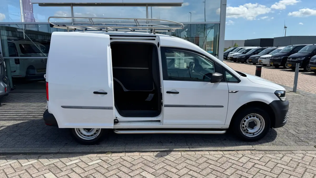 2.0 TDI (EUR6) 102PK UNIEK 18.780 KM | RVS imperiaal en sidebars | Airco | PDC | Trekhaak
