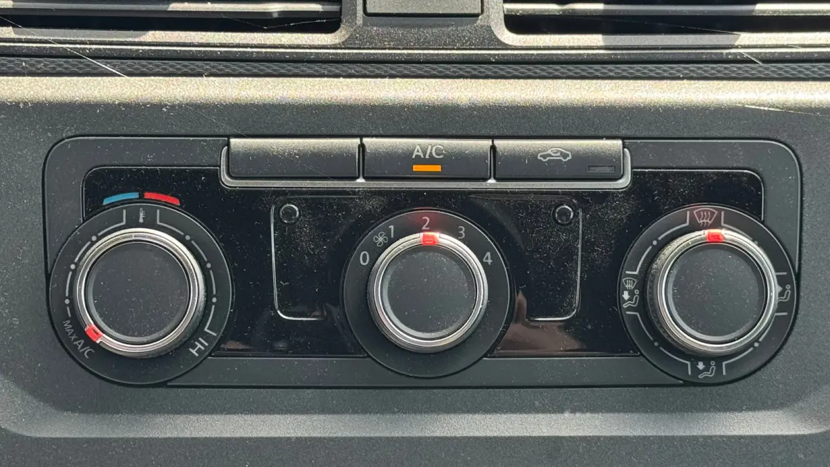 2.0 TDI (EUR6) 102PK UNIEK 18.780 KM | RVS imperiaal en sidebars | Airco | PDC | Trekhaak