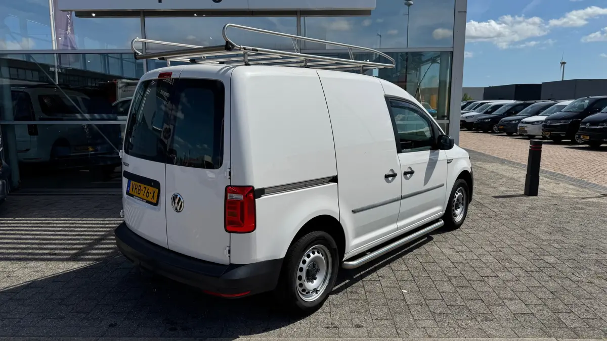 2.0 TDI (EUR6) 102PK UNIEK 18.780 KM | RVS imperiaal en sidebars | Airco | PDC | Trekhaak