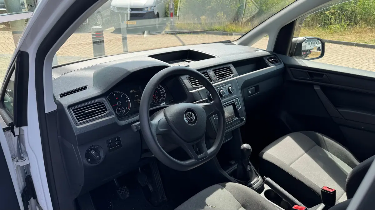 2.0 TDI (EUR6) 102PK UNIEK 18.780 KM | RVS imperiaal en sidebars | Airco | PDC | Trekhaak