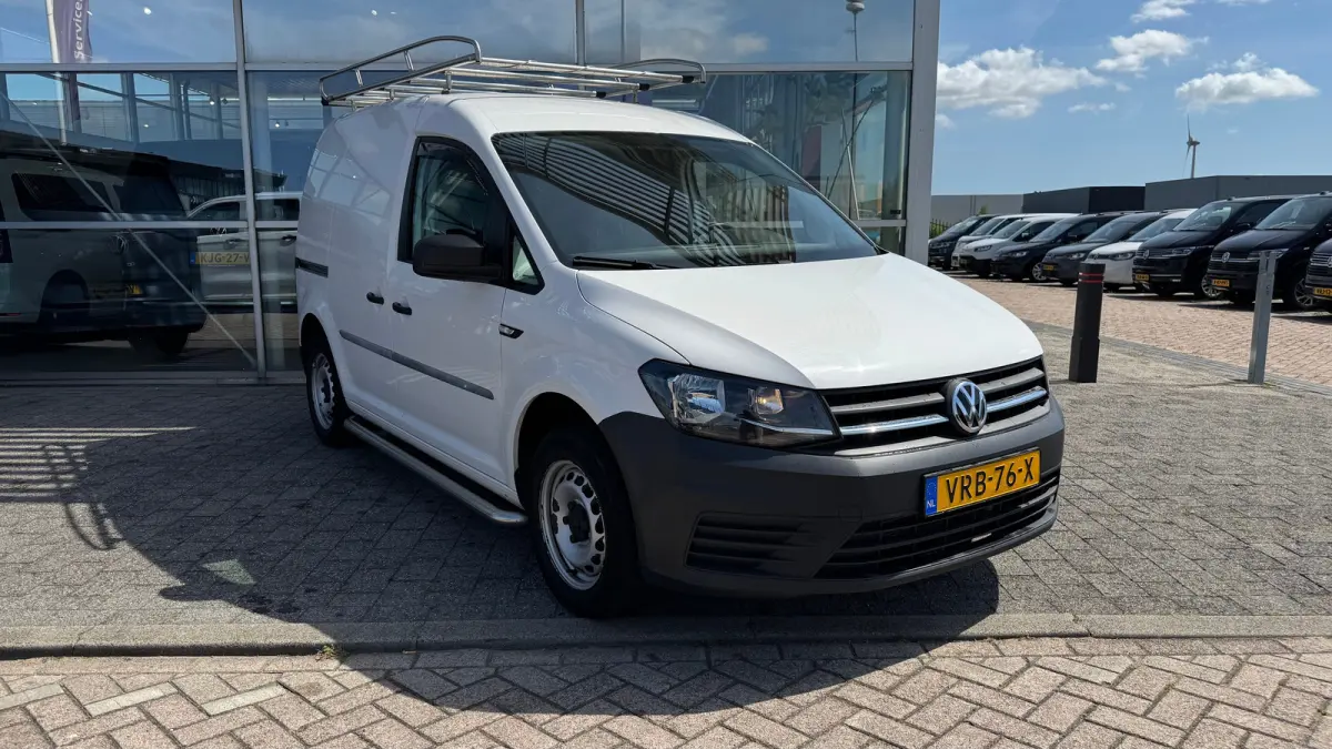 2.0 TDI (EUR6) 102PK UNIEK 18.780 KM | RVS imperiaal en sidebars | Airco | PDC | Trekhaak