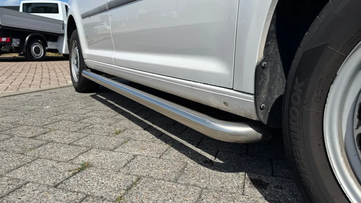 2.0 TDI (EUR6) 102PK UNIEK 18.780 KM | RVS imperiaal en sidebars | Airco | PDC | Trekhaak