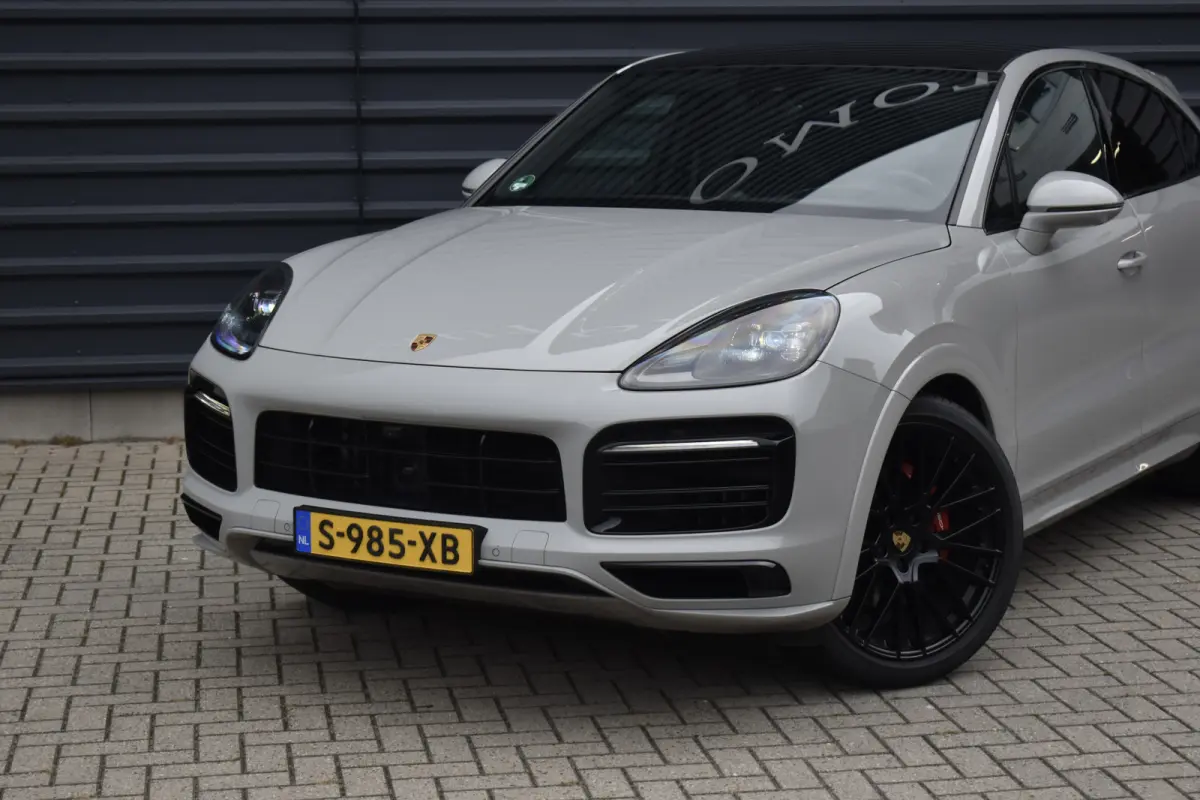 3.0 E-Hybrid Platinum Edition SportDesign *Krijt* | Sportuitlaat | ACC | Trekhaak | Ventilatie | Achterasbesturing | Bose | Head-Up | 22'' Wielen |