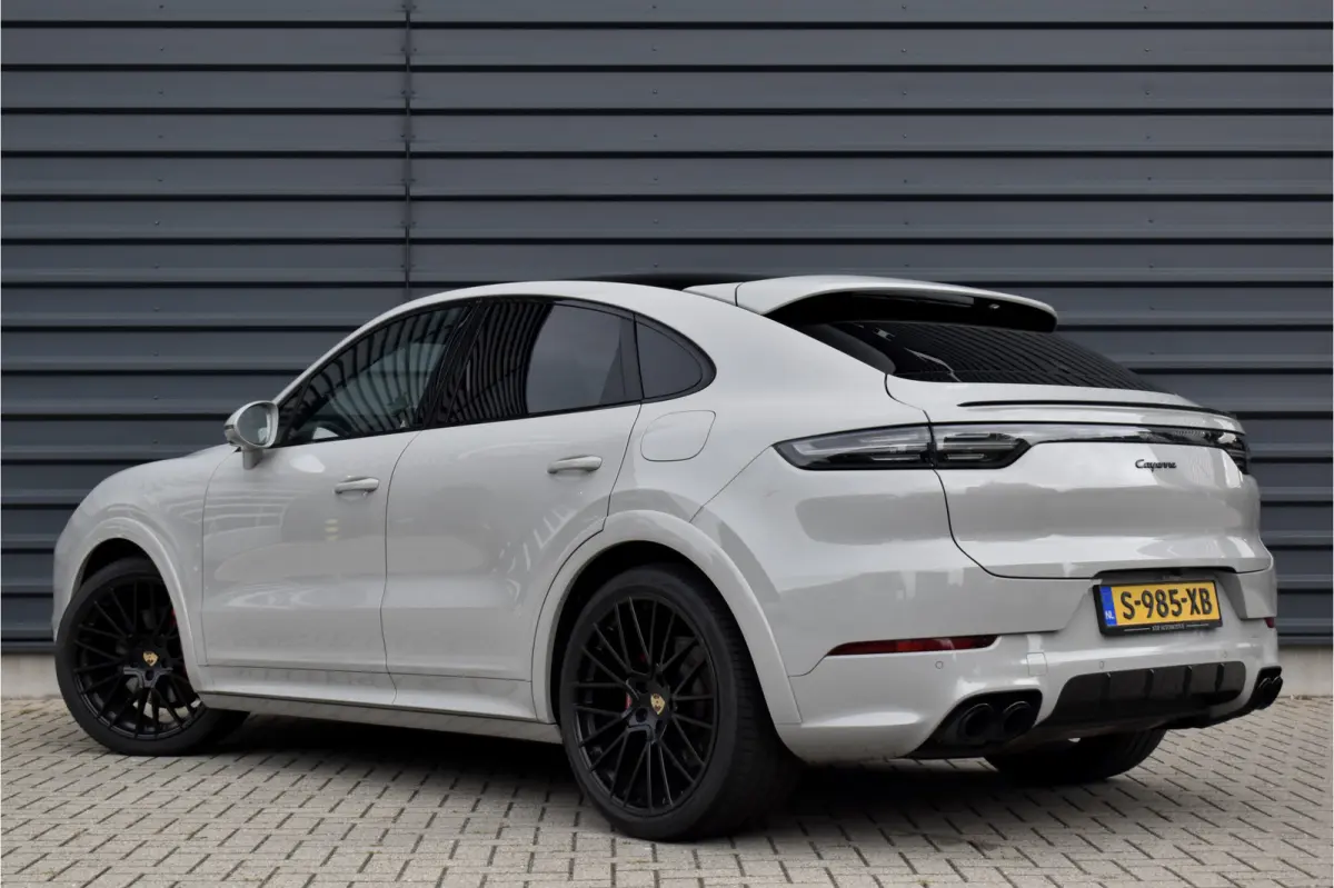 3.0 E-Hybrid Platinum Edition SportDesign *Krijt* | Sportuitlaat | ACC | Trekhaak | Ventilatie | Achterasbesturing | Bose | Head-Up | 22'' Wielen |