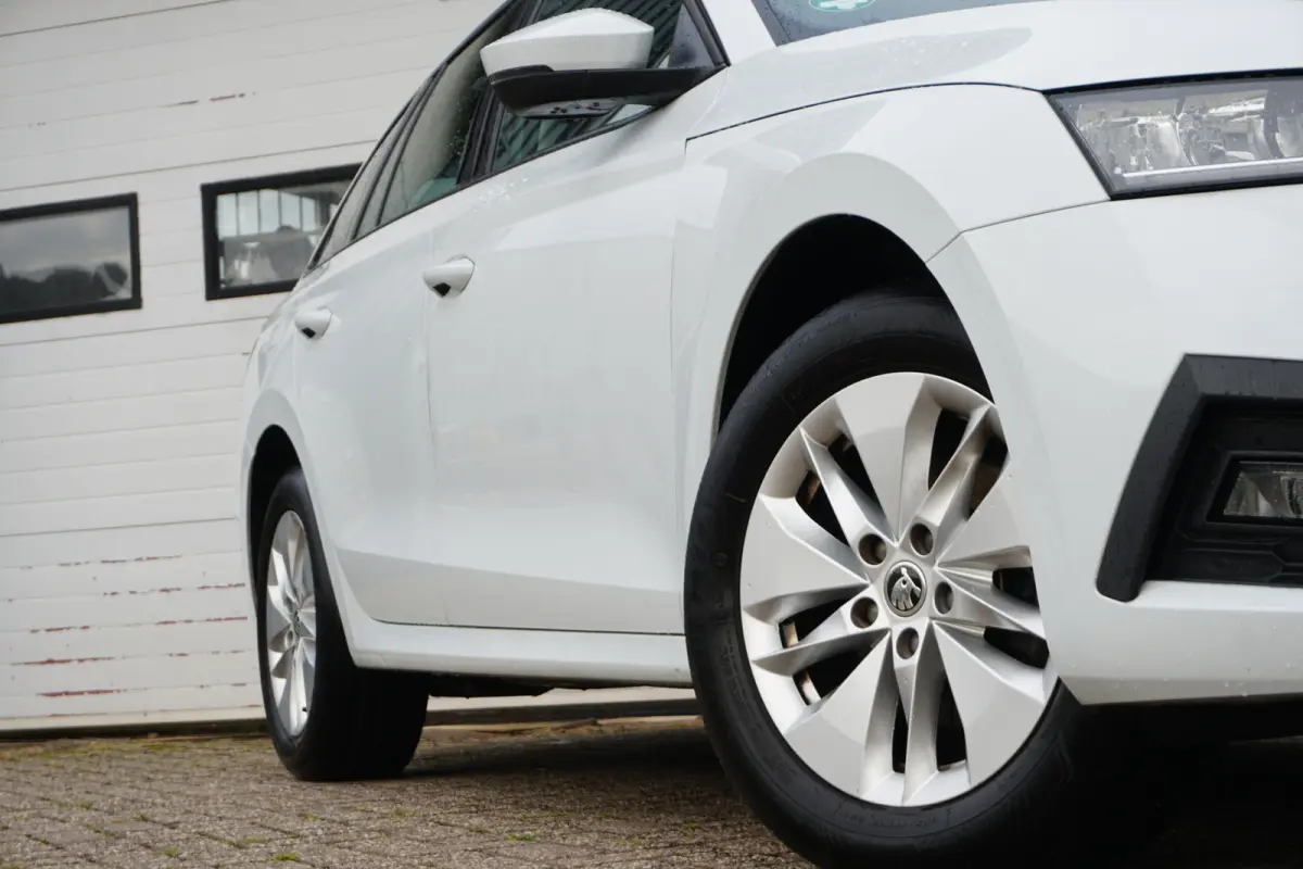 1.0 TSI Business Edition | TREKHAAK | METALLIC WIT | ADAPT. CRUISE | CARPLAY |