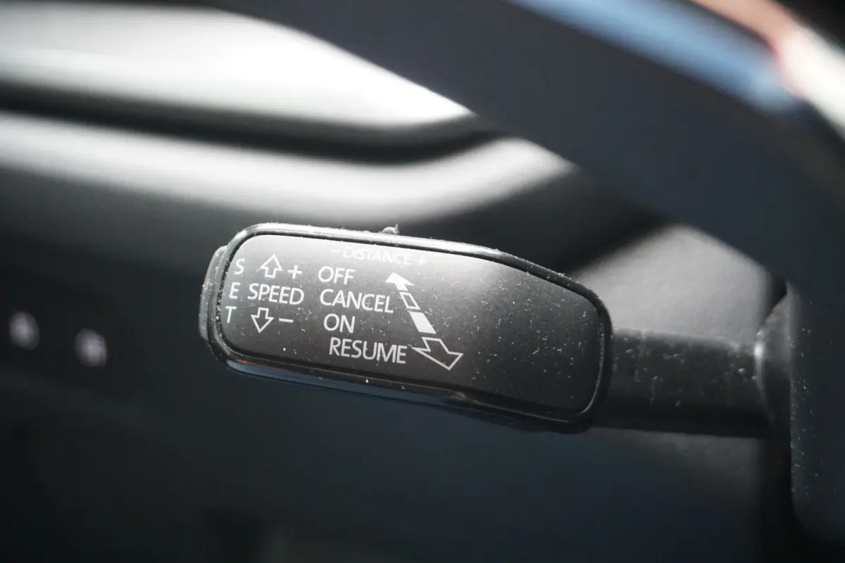 1.0 TSI Business Edition | TREKHAAK | METALLIC WIT | ADAPT. CRUISE | CARPLAY |